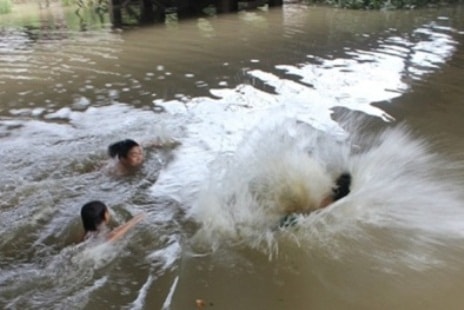 Rủ nhau ra hồ tắm, nam sinh lớp 8 bị đuối nước tử vong