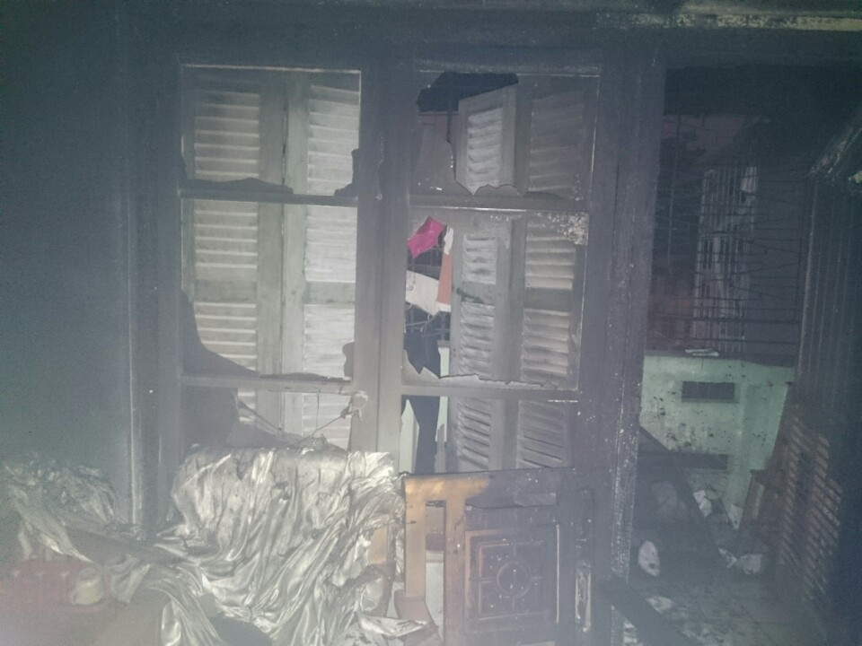 Cháy nhà trong khu tập thể Thanh Xuân Bắc, cả gia đình thoát chết
