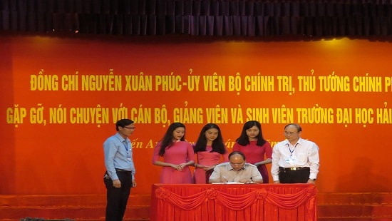 Thủ tướng Nguyễn Xuân Phúc: 