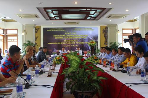 Quảng Bình: Đoàn đại sứ các nước chinh phục hang Sơn Đoòng 