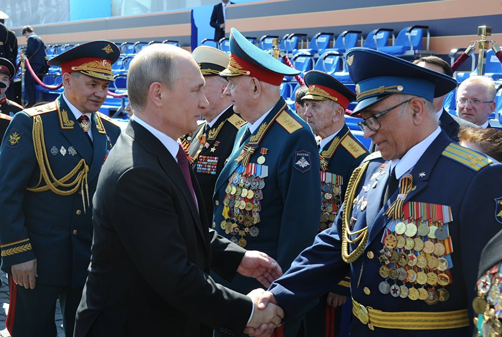 Dư âm nước Nga Ngày Chiến thắng: Pháo hoa và nhịp bước hào hùng 