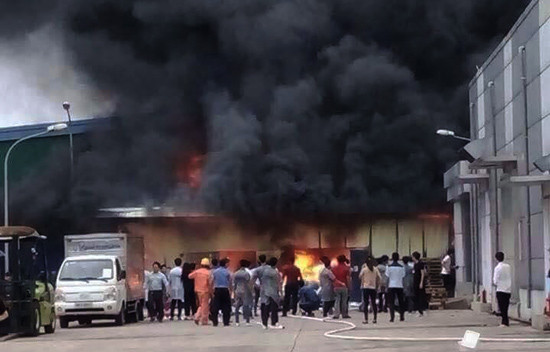 Cháy lớn tại KCN Khai Quang, công nhân hốt hoảng