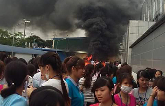 Cháy lớn tại KCN Khai Quang, công nhân hốt hoảng