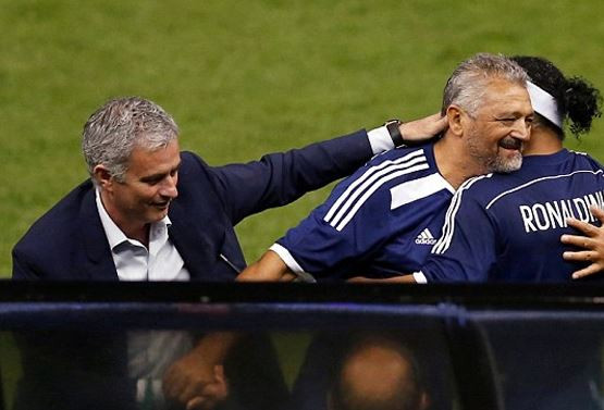 Jose Mourinho dẫn dắt tuyển các ngôi sao thế giới để thua trong ngày trở lại băng ghế HLV