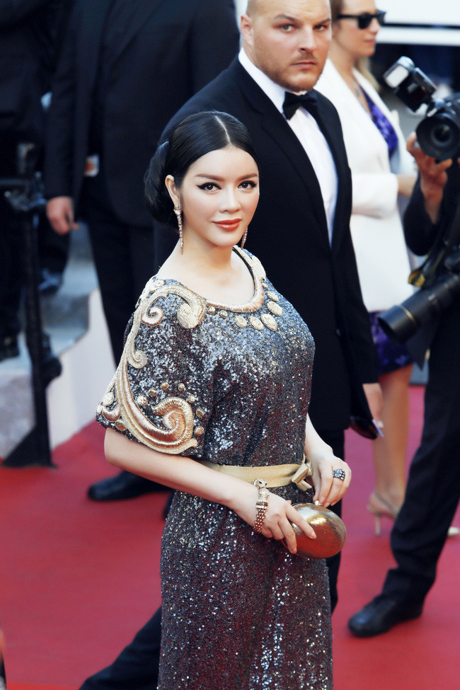 Lý Nhã Kỳ diện đầm kim sa cực diễm lệ trên thảm đỏ Cannes