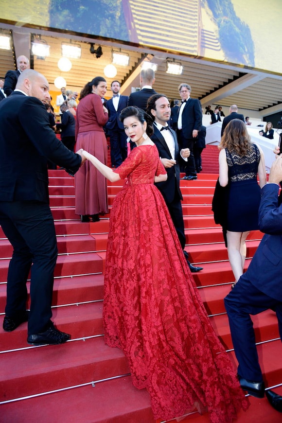 Lý Nhã Kỳ kiêu kỳ như nàng Scarlett O'Hara trên thảm đỏ Cannes