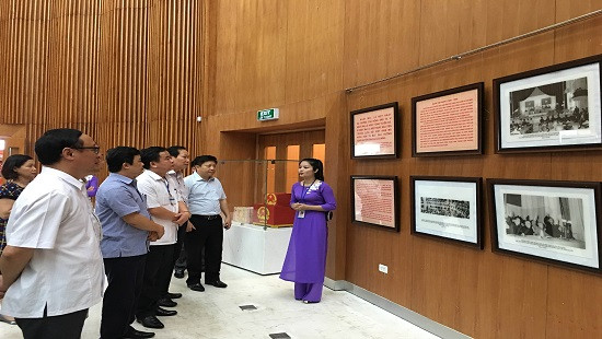 Triển lãm“Chủ tịch Hồ Chí Minh với các kỳ bầu cử đại biểu Quốc hội và HĐND các cấp”