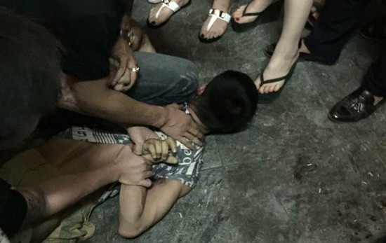 Hà Nội: Bảo vệ toà nhà kêu cứu sau khi bị chém 3 nhát dao 