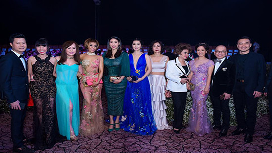 Ảnh hot sao Việt ngày 26/5: Hoa hậu Giáng My diện đầm xẻ táo bạo đi dự sự kiện