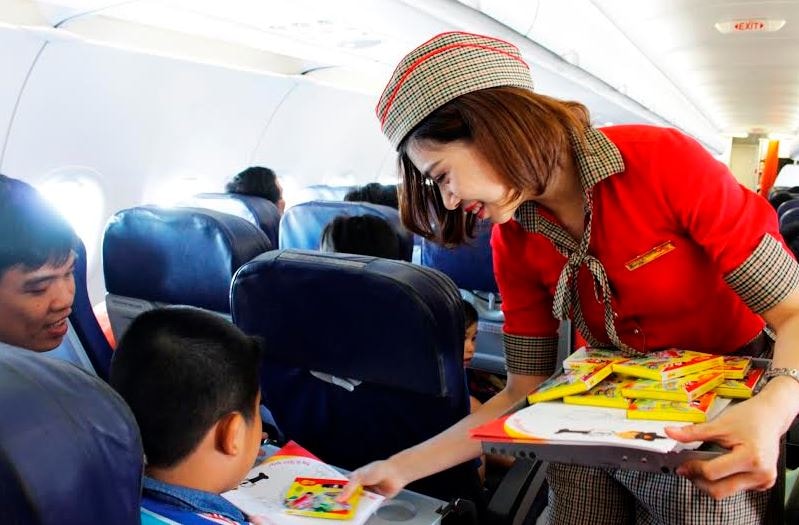 Dành tặng trẻ em triệu nụ cười, Vietjet rộn ràng vui 1/6