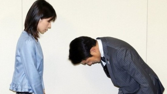 Nhật Bản: Nữ nghị sĩ tiết lộ từng bị nam đồng nghiệp cưỡng hôn
