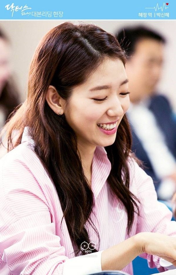Park Shin Hye ngọt ngào trong ngày ra mắt phim mới