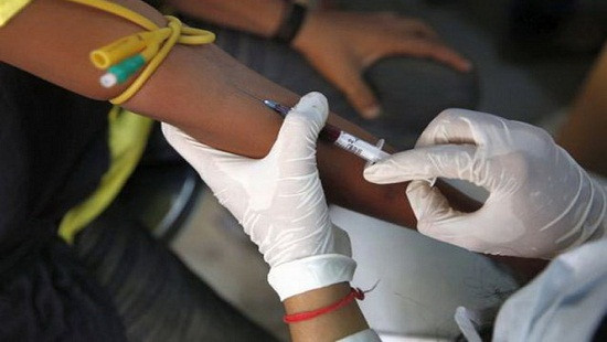 Tin tức 24h về sức khỏe: Hơn 2.000 người Ấn Độ nhiễm HIV do truyền máu