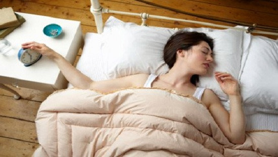 Những người ngủ nướng dễ bị ung thư ruột