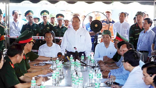 Vụ chìm tàu trên sông Hàn: Thủ tướng Nguyễn Xuân Phúc trực tiếp kiểm tra và chỉ đạo khắc phục hậu quả 