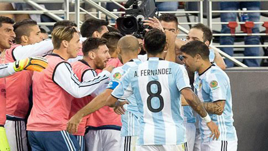 Argentina-Chile (2-1): Lời tuyên chiến thép