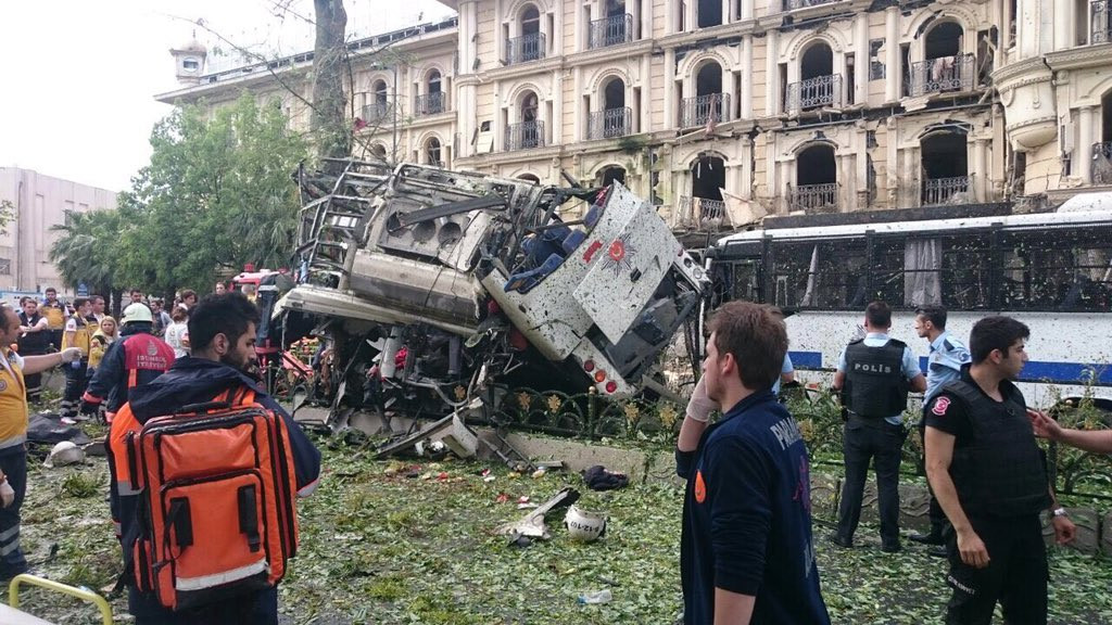 Đánh bom xe làm rung chuyển Istanbul, hàng chục người thương vong