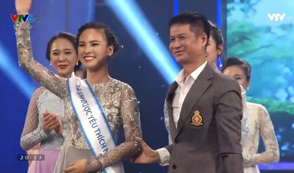 Diệu Ngọc, thí sinh mùa cũ đăng quang Hoa khôi áo dài Việt Nam 2016