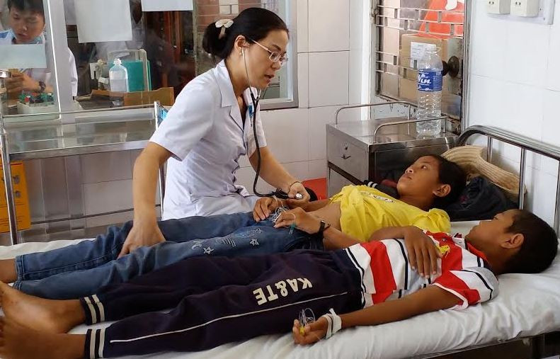 Đắk Lắk: Hái nấm rừng về ăn, 7 người trong một gia đình bị ngộ độc phải nhập viện