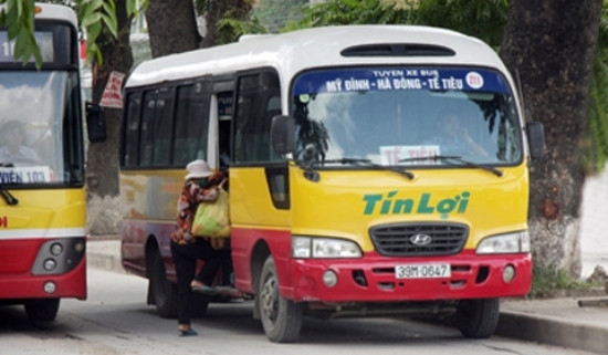 Hà Nội: Hàng chục xe khách giả danh xe buýt bị tuýt còi