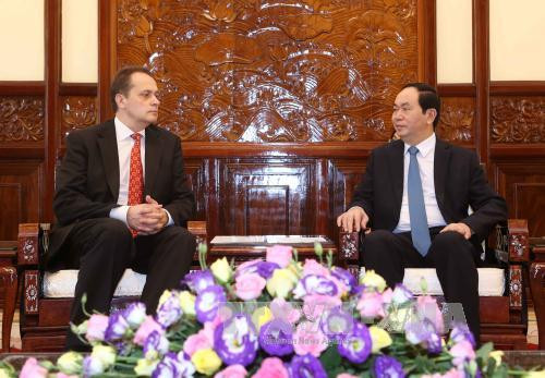 Chủ tịch nước Trần Đại Quang tiếp các Đại sứ từ 6 quốc gia trình Quốc thư