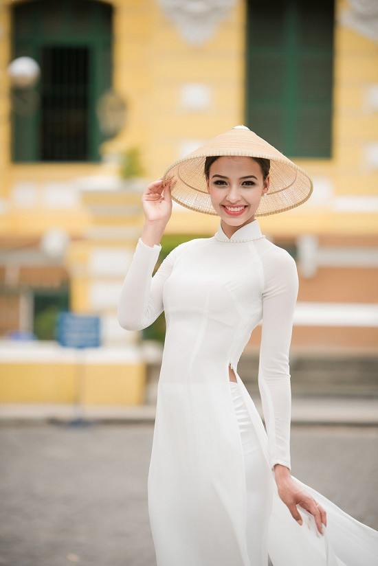 Hoa hậu Kỳ Duyên, Hoa hậu Pháp thướt tha áo dài trắng trên phố Sài Gòn