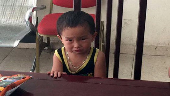 Một doanh nhân Hải Phòng nhận nuôi bé trai 2 tuổi bị bỏ rơi