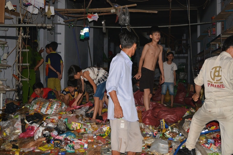 Cháy chợ trong đêm, tiểu thương náo loạn