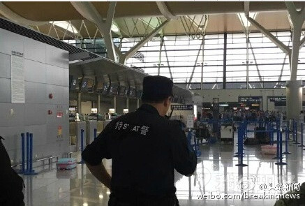 Sân bay Trung Quốc: Vật nghi bom tự chế phát nổ, 3 người bị thương