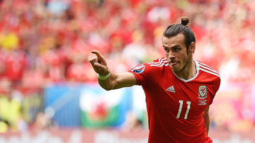 EURO 2016: Cú sút phạt của Gareth Bale đi vào lịch sử 