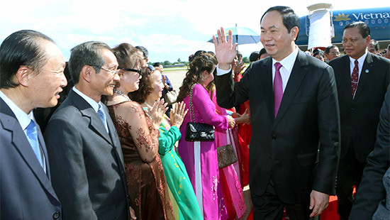 Chủ tịch nước Trần Đại Quang rời Lào, thăm cấp nhà nước Vương quốc Campuchia
