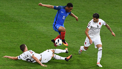 EURO 2016: Pháp giành vé vào vòng 1/8