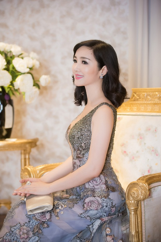 Hoa hậu Đền Hùng Giáng My lộng lẫy đánh bật đàn em