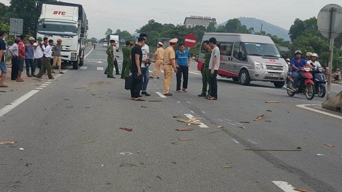 Tin tức giao thông 24h: Xe máy va chạm với xe bò, một thanh niên thiệt mạng