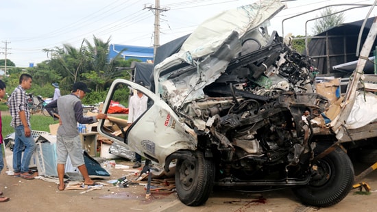 Tai nạn giao thông nghiêm trọng trên Quốc lộ 1 làm hai người tử vong 