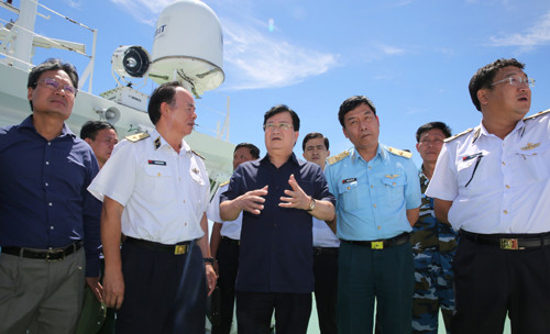 Phó Thủ tướng Trịnh Đình Dũng thăm, kiểm tra công tác tìm kiếm phi hành đoàn và máy bay CASA 212