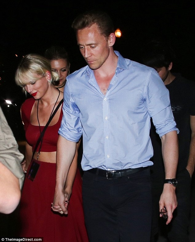 Vừa hẹn hò, Taylor Swift nghĩ Tom Hiddleston là tình yêu đích thực