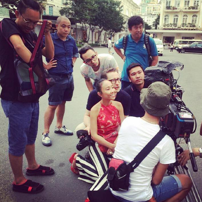 Ảnh hot sao Việt ngày 24/6: Hồ Văn Cường tết tóc cho cô Văn Mai Hương khiến khán giả 