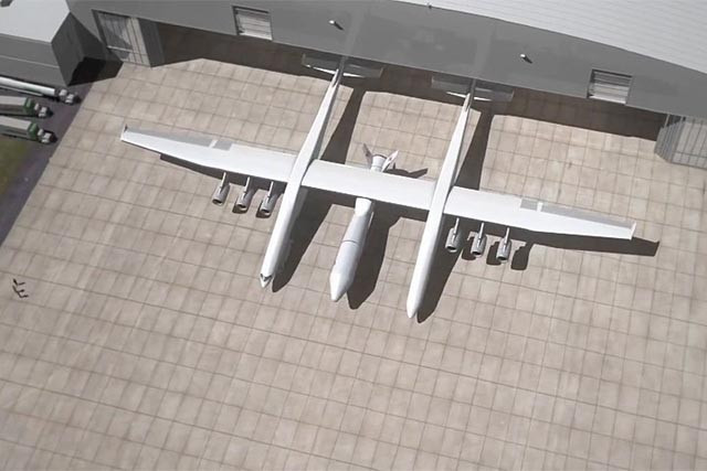 Chiếc máy bay lớn nhất thế giới Stratolaunch có sải cánh dài 117 mét sắp ra mắt