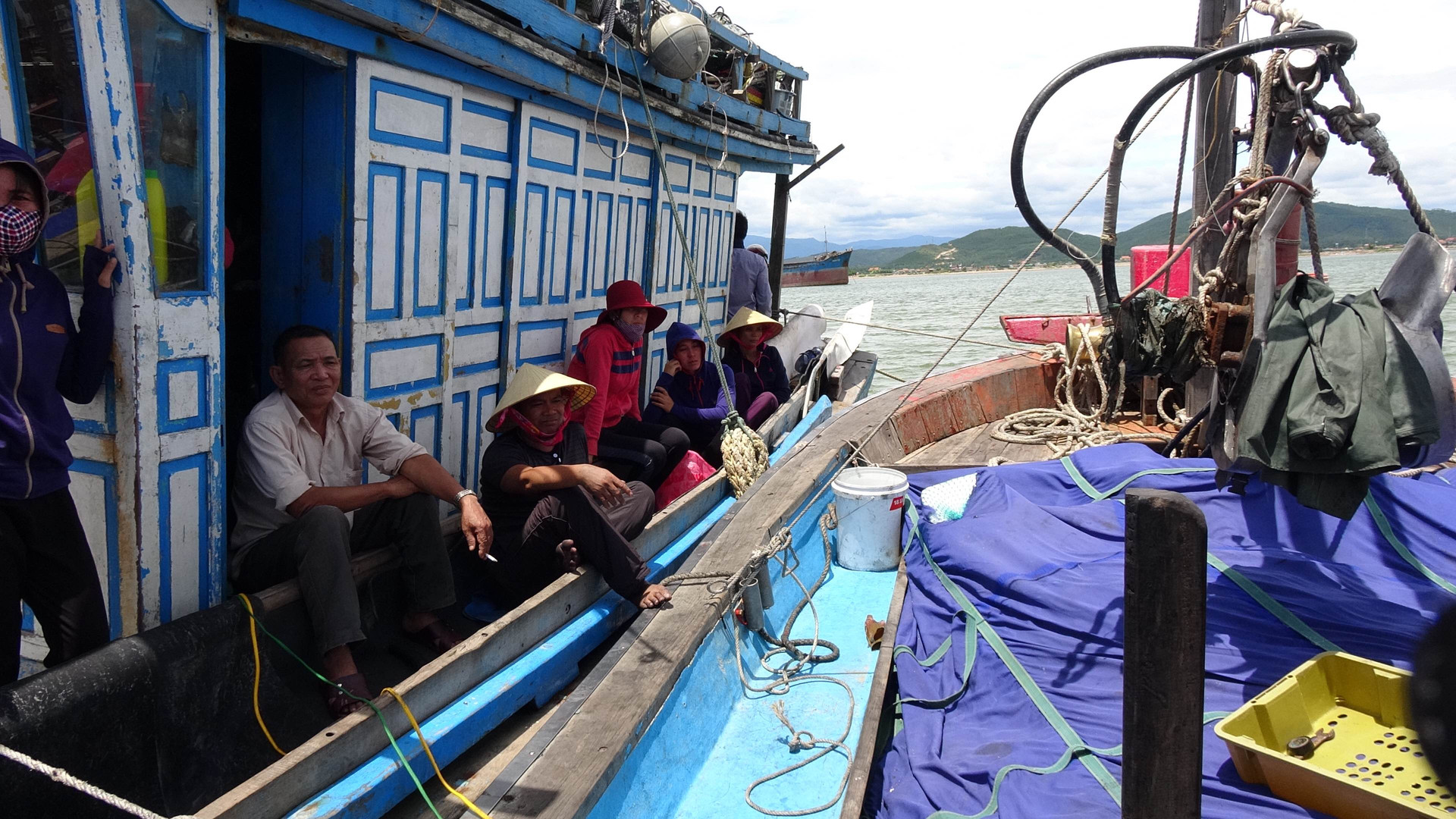 Quảng Bình: Điều tra nguyên nhân hai tàu cá bốc cháy ngùn ngụt