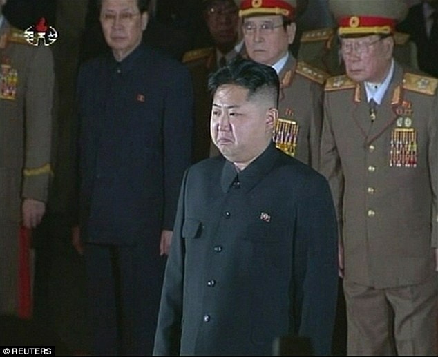 Ông Kim Jong-un tăng cân chóng mặt, xuất hiện triệu chứng stress