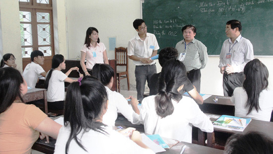 Thứ trưởng Bộ GD-ĐT kiểm tra công tác tổ chức thi tại Quảng Nam 