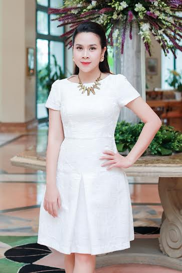 Sao Việt mặc đẹp: Ngọc Diễm yêu kiều, Hà Hồ sexy với đầm đuôi cá