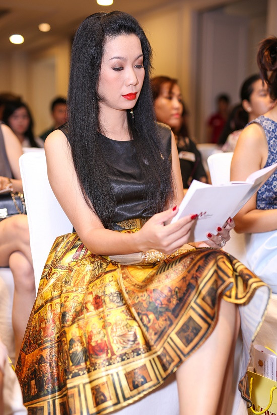 Trịnh Kim Chi, Trang Nhung đọ dáng tuổi 40