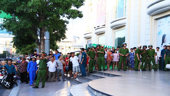 Hàng trăm người náo loạn tại Big C Đà Nẵng