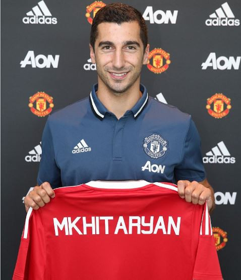 Mkhitaryan chính thức ký hợp đồng với MU