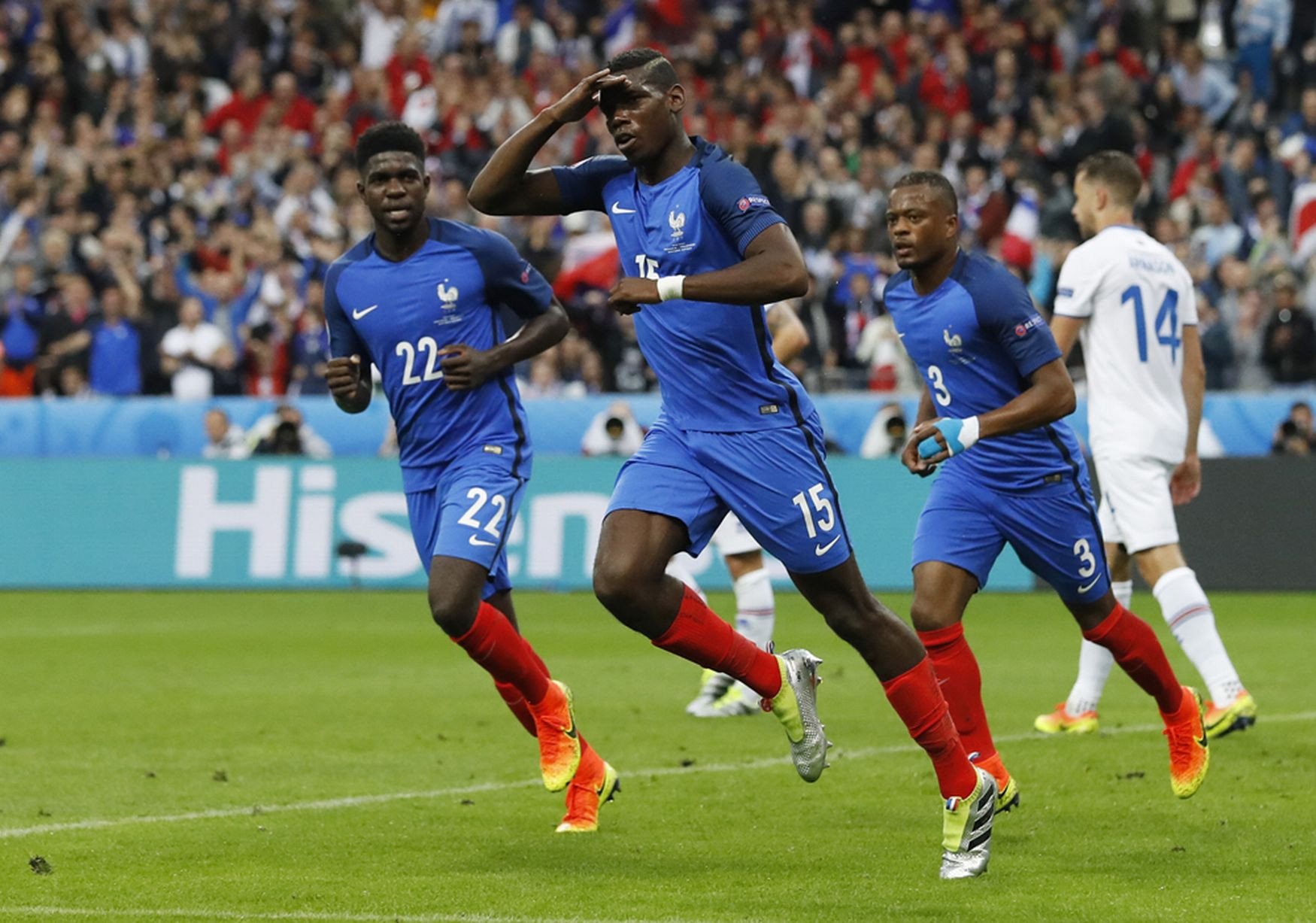 Euro 2016: Tuyển Pháp huy hoàng trước giông tố