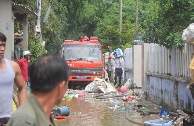 TP Huế: Cơ sở phế liệu nằm giữa khu dân cư bị thiêu rụi hoàn toàn