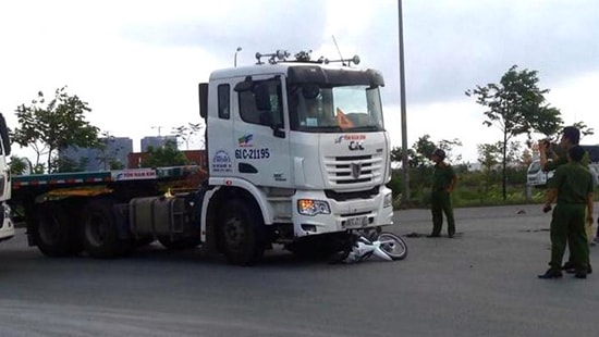 Nữ sinh sắp tốt nghiệp Đại học chết thảm dưới bánh xe container