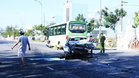 Vụ va chạm giữa hai ô tô: Một nạn nhân đã tử vong